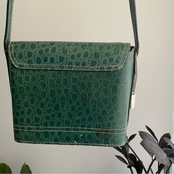 boxy green crocodile print shoulder bag🐊 - Picture 5 of 5